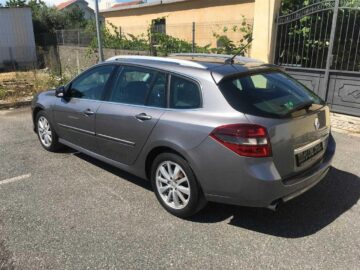 RENAULT LAGUNA AUTOMAT NAFTE 2011