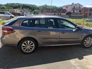 RENAULT LAGUNA AUTOMAT NAFTE 2011