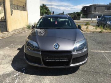 RENAULT LAGUNA AUTOMAT NAFTE 2011