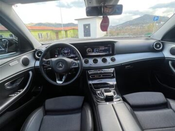 MERCEDES BENZ E220 AUTOMAT -18 Full options