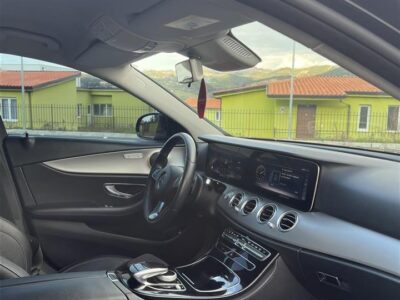 MERCEDES BENZ E220 AUTOMAT -18 Full options