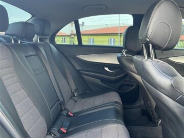 MERCEDES BENZ E220 AUTOMAT -18 Full options