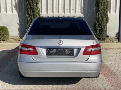 Mercedez Benz E 220