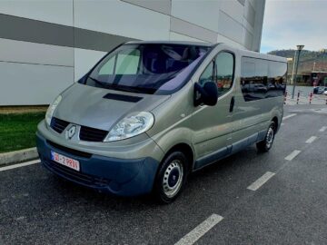 RENAULT TRAFFIC LUNGO 2.0 BENZIN ME 9 VENDE ZVICRA