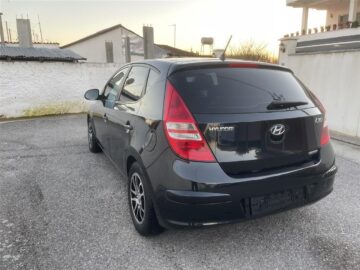 SHITET HYUNDAI I30 1.6 NAFT FUNDI 2010