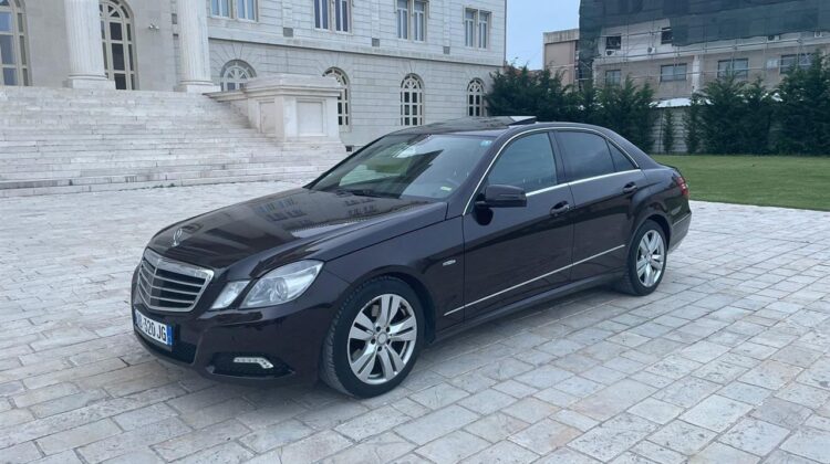 Mercedes E 350 nafte ndrrohet