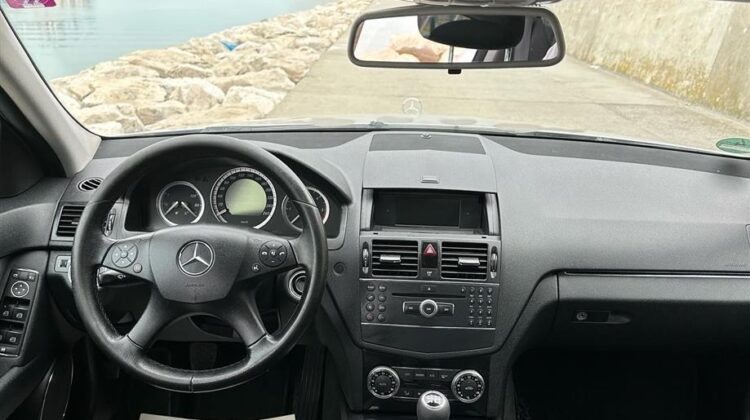 Mercedes Benz C200 Manual