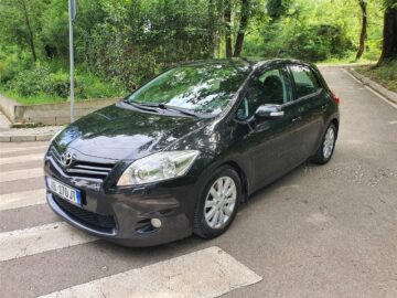 TOYOTA AURIS 1.4 NAFT MANUAL 2011