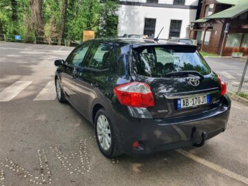 TOYOTA AURIS 1.4 NAFT MANUAL 2011