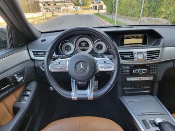 MERCEDES BENZ E CLASS