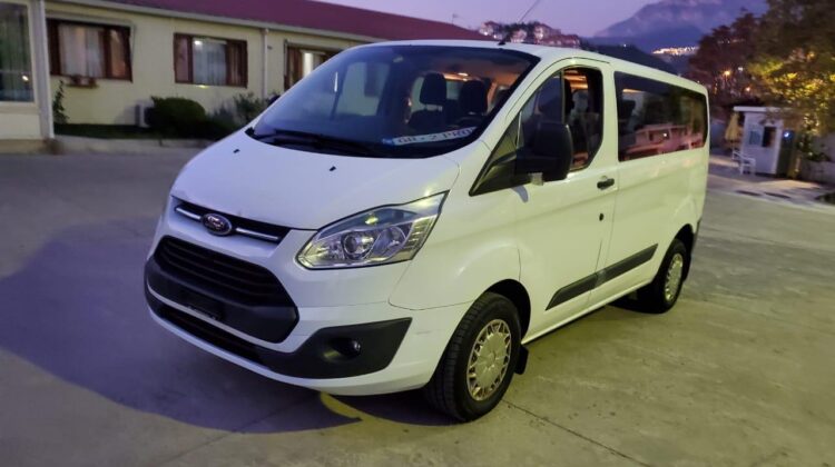 FORD TRANSIT CUSTOM 2.2 NAFTE 2014 ME 9 VENDE ZVICRA