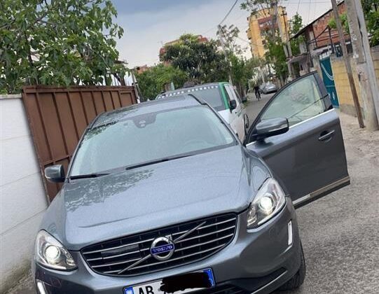 2.0 Nafte Volvo xc60 2017 99.000km