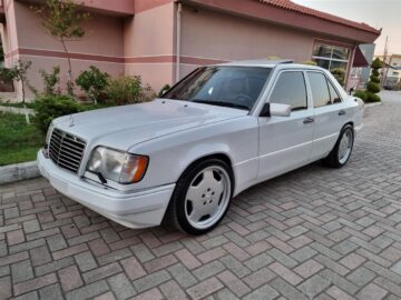 SHITE BENZ FABRIKE E124 4.2 V8 BENZINE AUTOMATE 95