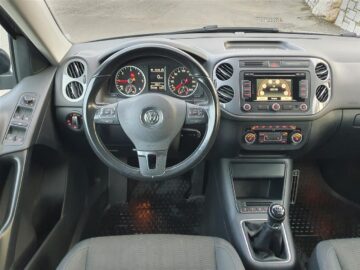 VOLKSWAGEN TIGUAN 2.0 TDI BLUEMOTION MANUAL 2012(EUROPE)