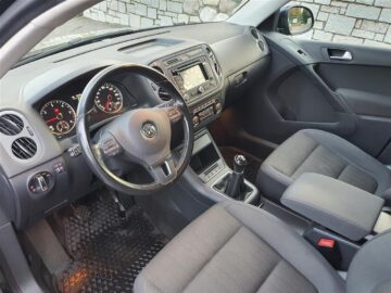 VOLKSWAGEN TIGUAN 2.0 TDI BLUEMOTION MANUAL 2012(EUROPE)