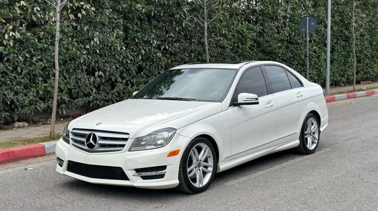 Mercedes Benz C300 4matic 2012