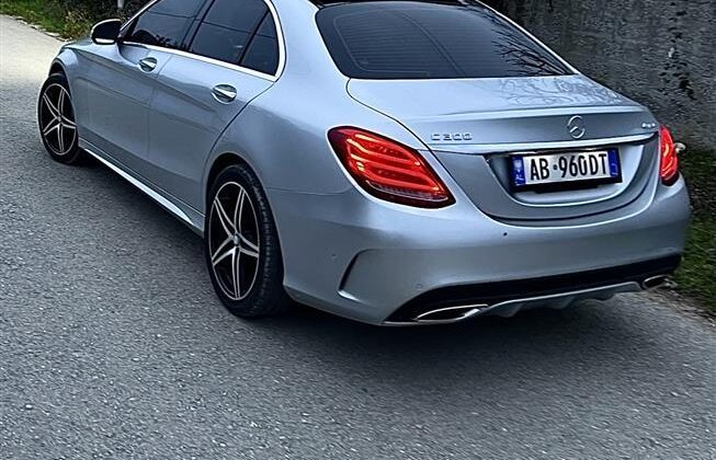 Mercedes C-300 250kuaj 2016