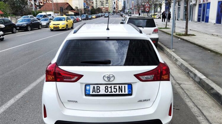 Toyota Auris 1.4 Nafte D4D – Station Wagon ??