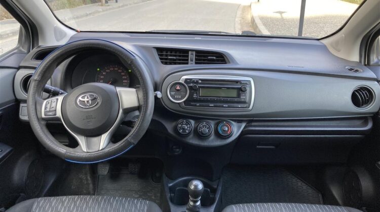 TOYOTA YARIS 2012