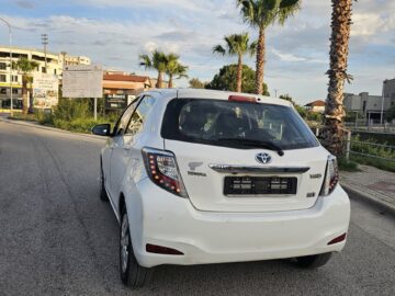 ??OKAZION ?? TOYOTA YARIS HYBRID / BENZINE 1.5 Automatike