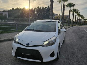 ??OKAZION ?? TOYOTA YARIS HYBRID / BENZINE 1.5 Automatike