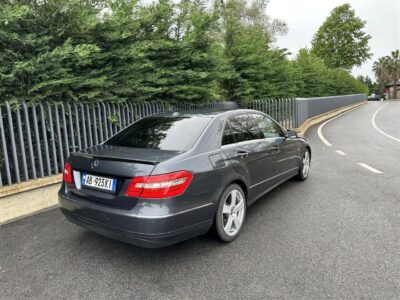 Mercedes E 220