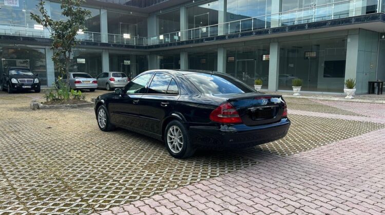 Mercedes E240 Benzin Gaz-2005-Automatik-Xhama te zinj