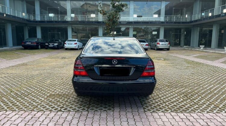 Mercedes E240 Benzin Gaz-2005-Automatik-Xhama te zinj