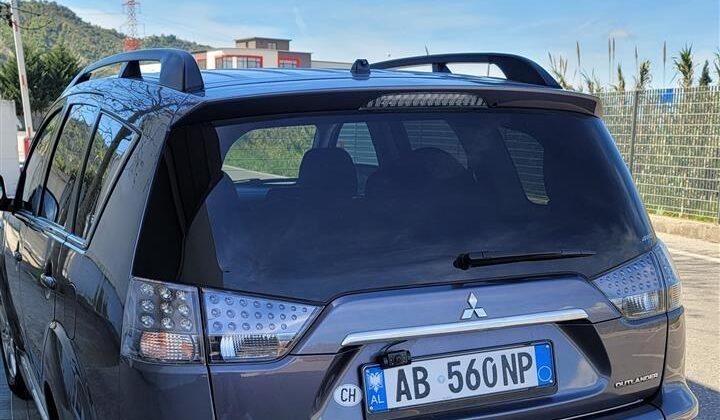 Mitsubishi Outlander 2012 Automat 2.2 Nafte, Zvicra, 7 vende