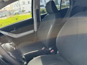 Toyota yaris 06/2011 Automat