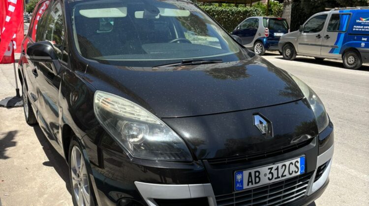 Jepet me qera Renault Scenic 2012