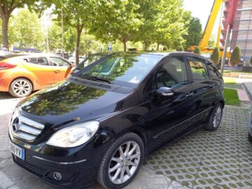 Makine me qera ((Mercedes-Benz B-Class)