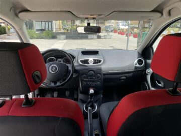 Shitet Renault clio 2200€