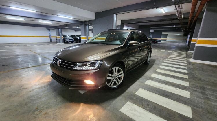 *VW JETTA Premium.*