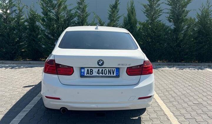 Bmw 320 Viti prodhimit: 2013 Motorr:2.0 Nafte