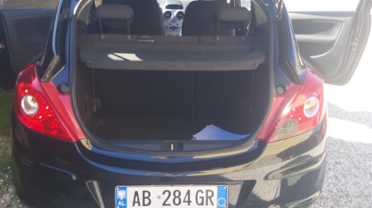 Opel Corsa d 1.2 Benzine 2012