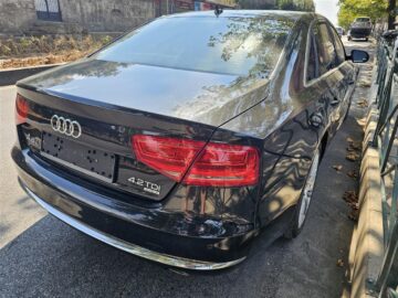 AUDI A-8L 4.2 NAFTE PREMIUM FULL