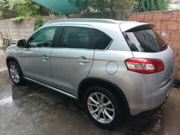 Peugeot 1.8 nafte 2012 Suv