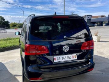 2013 Vw Touran 147.000 Km Nafte Automat ??????