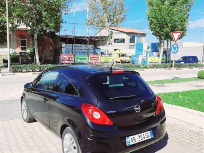 Opel Corsa d 1.2 Benzine 2012