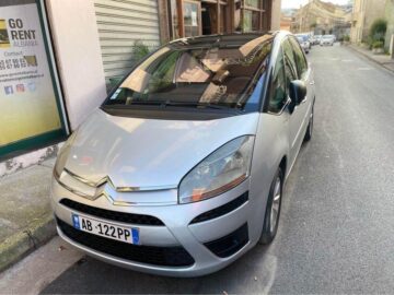 Citroen C4 Picasso e sapo targuar