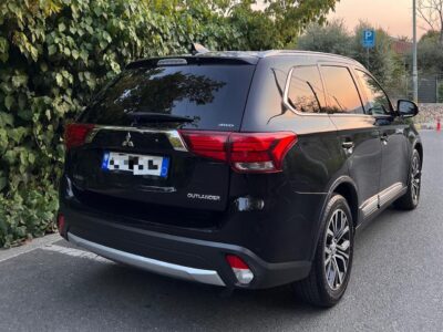 Mitsubishi Outlander Foristrade me qera 7 vendeshe