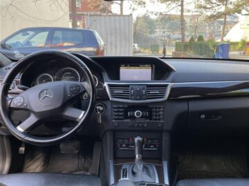 Mercedez benz E class 220