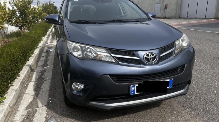 SHITET TOYOTA RAV4 2.2 NAFTE , VITI 2014