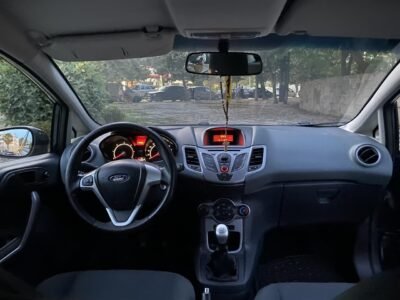 ford fiesta titanium 2010 3400€