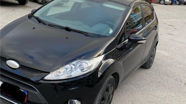 ford fiesta titanium 2010 3400€