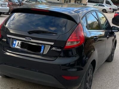 ford fiesta titanium 2010 3400€