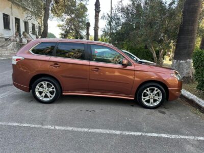 Mitsubishi Outlander Viti 2014 6+1 vende 4×4