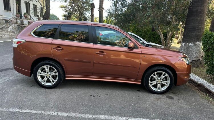 Mitsubishi Outlander Viti 2014 6+1 vende 4×4