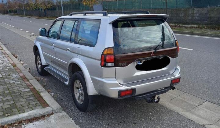 Shitet mitsubishi pajero viti 2002